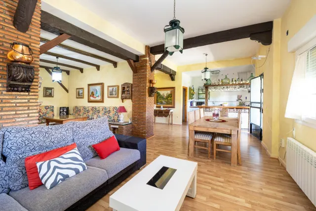 Impresionante villa de cuatro plantas en Urbanización los Cerezos de Gojar!! — 33