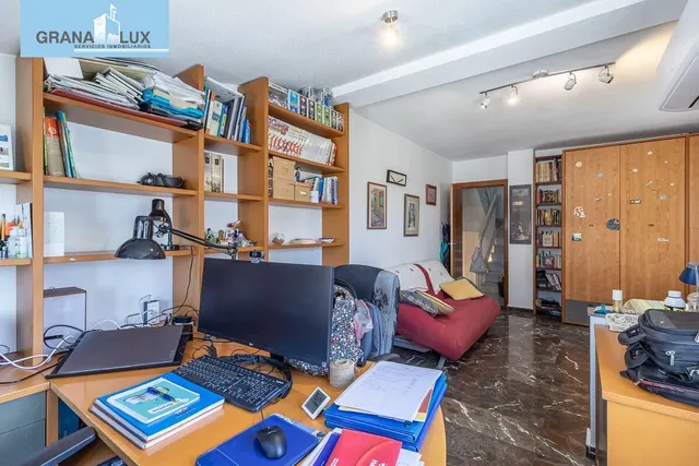 CASA PAREADA EN LA ZUBIA CON PISCINA, ZONA DE BARBACOA Y JARDÍN — 26