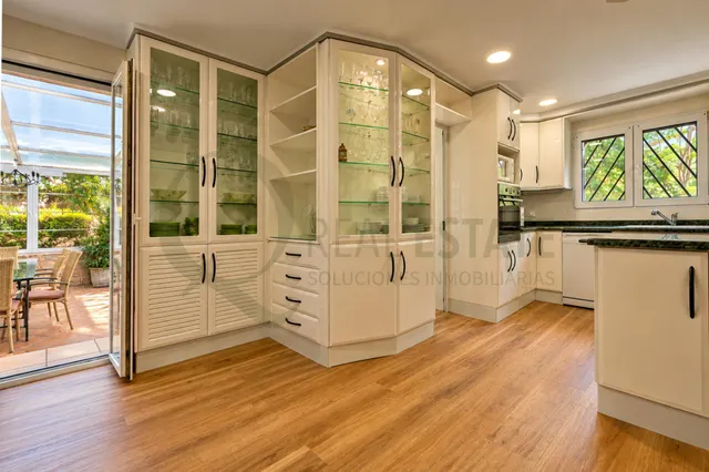 Chalet independiente a 100 m del mar con jardín y piscina en Cabo de las Huertas. — 41