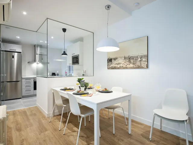 Piso 5 habitaciones 145m² en alquiler - Vallehermoso - foto 2