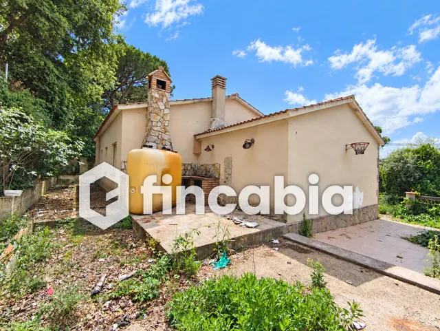 Casa independiente para reformar con jardín y garaje en Maçanet de la Selva — 23