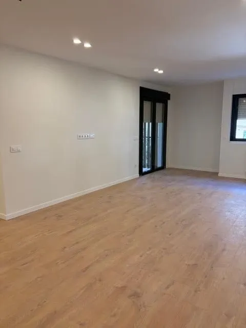 Exclusivo piso reformado en el corazón de Jerónimos, Madrid — 12