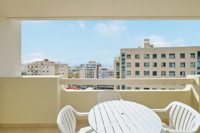 Amplio piso en el centro de Marbella – con vistas al mar y al Casco — 24