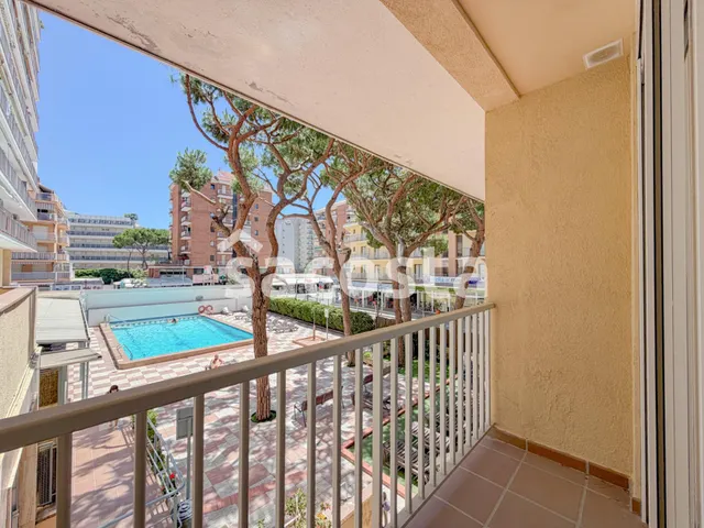 Amplio piso con  terraza, ideal como inversión o vivienda — 16