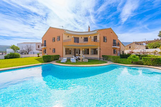 Villa mediterránea con vistas al valle a la venta en el centro de Alcalalí — 2