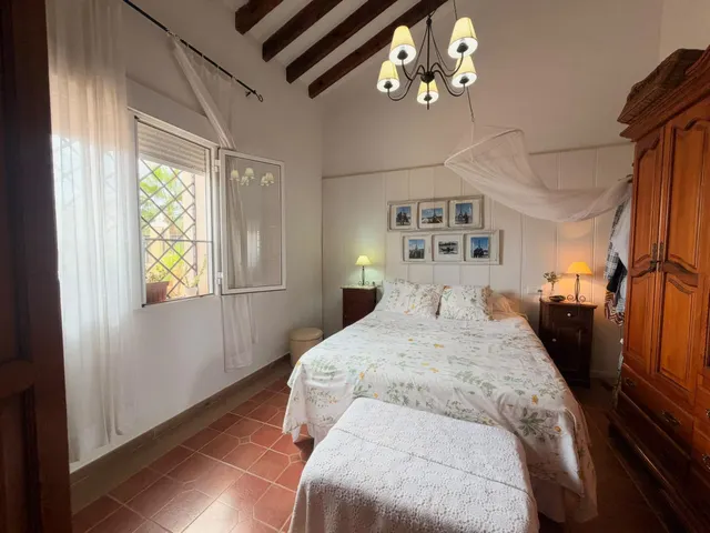 Acogedora casa de planta baja con jardín mediterráneo, patio soleado y gran garaje privado en Las Palas — 43