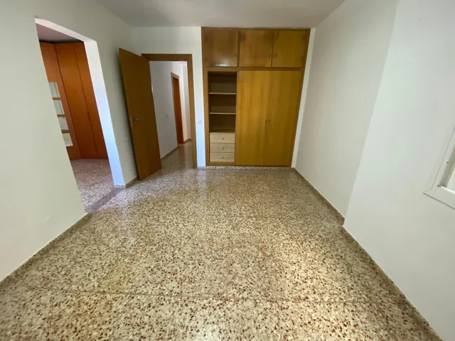 ¡AMPLIO PISO EN UNA ZONA TRANQUILA DE ALCANAR! — 26