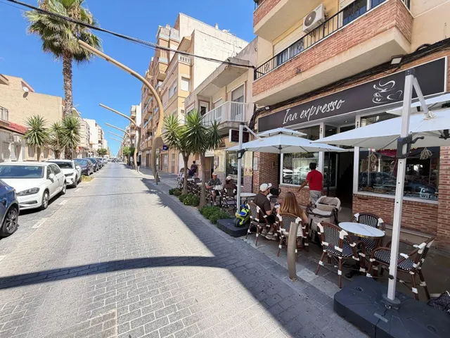 Local comercial 150m² en venta - torrevieja — 32