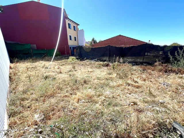 SOLAR URBANO EN PIORNAL — 6