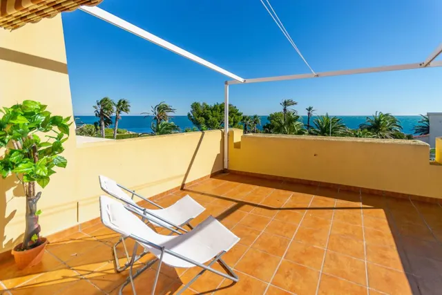 Magnifica villa de 347m2, situada a 1ª línea de mar — 25