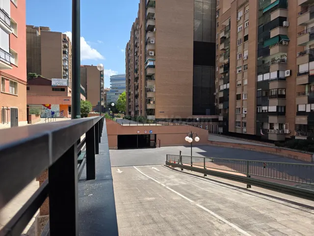 Amplio piso de 157 m2 con terraza, garaje y vistas al Retiro en Jerónimos — 42