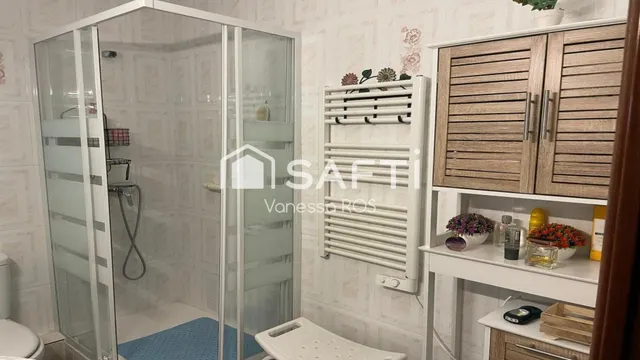 Descubre este acogedor piso  y su excelente comunicación con Barcelona. — 13