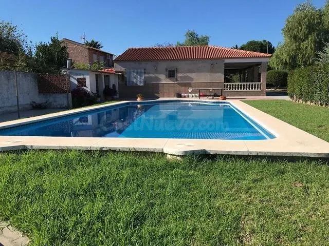 ZONA CUEVAS BAJAS - PARCELA DE 3.000M2 CON 2 CASAS Y PISCINA