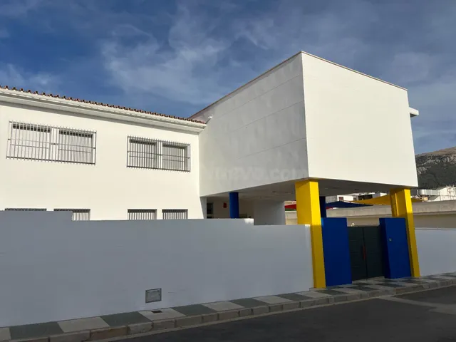 Encantadora casa de tres plantas en el centro de Villanueva  - foto 2