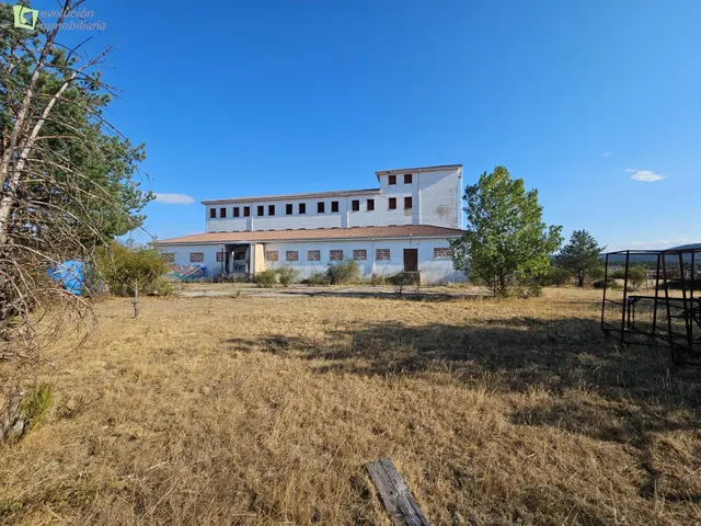 SE VENDE NAVE INDUSTRIAL EN DURUELO DE LA SIERRA - foto 2