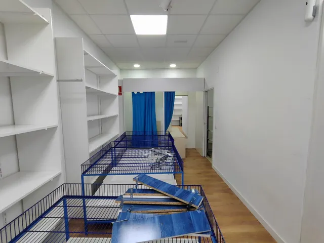 OPORTUNIDAD!! Local comercial en camino de Ronda, totalmente instalado. 180 M2 — 15