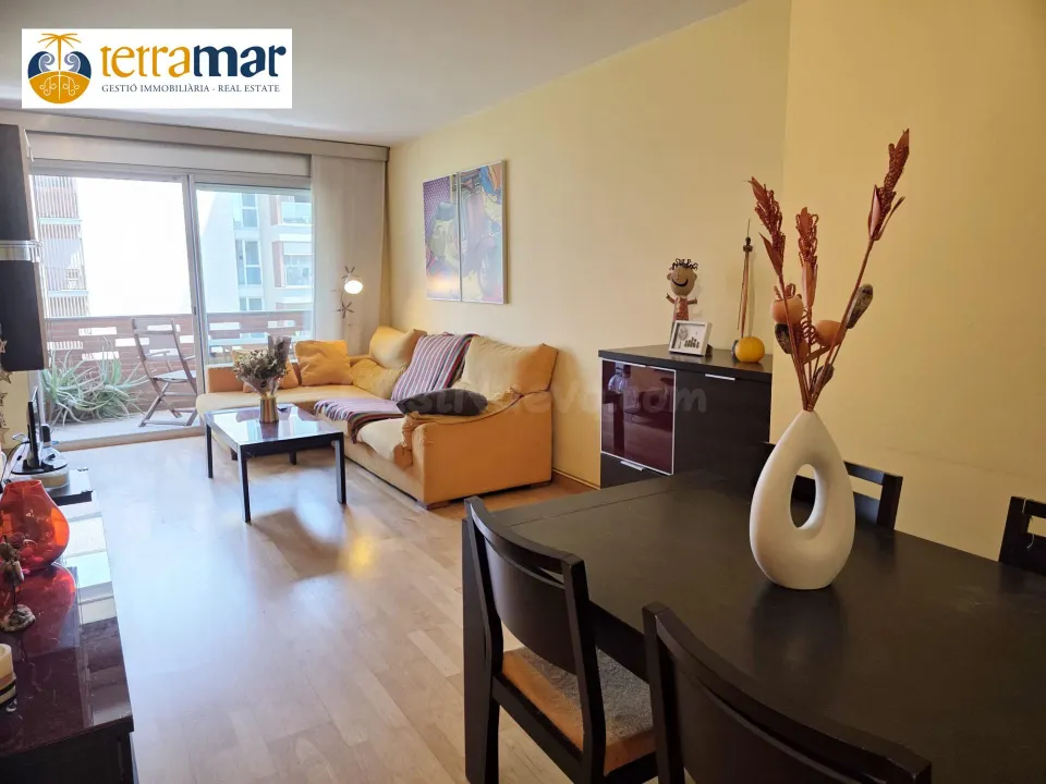 AMPLIO PISO DE 103m2 CON 4 habitaciones, TERRAZA Y PARKING INCLUIDO JUNTO AL VILAMARINA