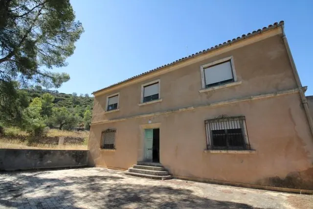 IMPRESIONANTE FINCA DE 30 HECTÁREAS CON TERRENO CULTIVABLE Y VISTAS PANORÁMICAS A VILLENA — 7