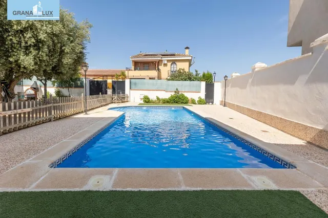 Amplio Chalet con piscina, pista deportiva y vistas en Ogíjares. — 29