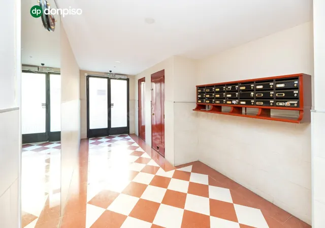 IVIENDA DE VPO, Piso de 3 dormitorios y 2 baños, con cochera junto al Parque de Bomberos. — 3