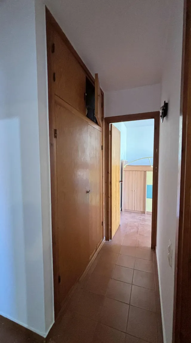 Piso de 4 habitaciones con garaje privado, dos balcones y vistas despejadas en el centro de Deltebre — 29