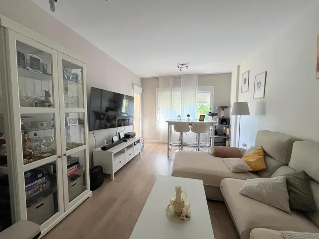 MAGNÍFICO APARTAMENTO EN URBANIZACIÓN PRIVADA CON PISCINA — 2