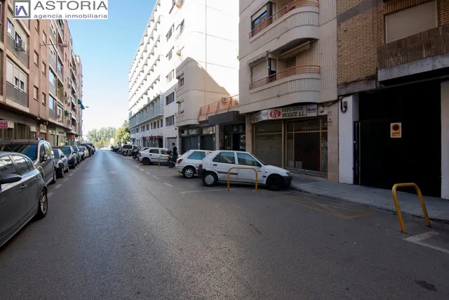 Plaza de garaje en camino de Ronda, junto Gimnasio Yo10 — 3