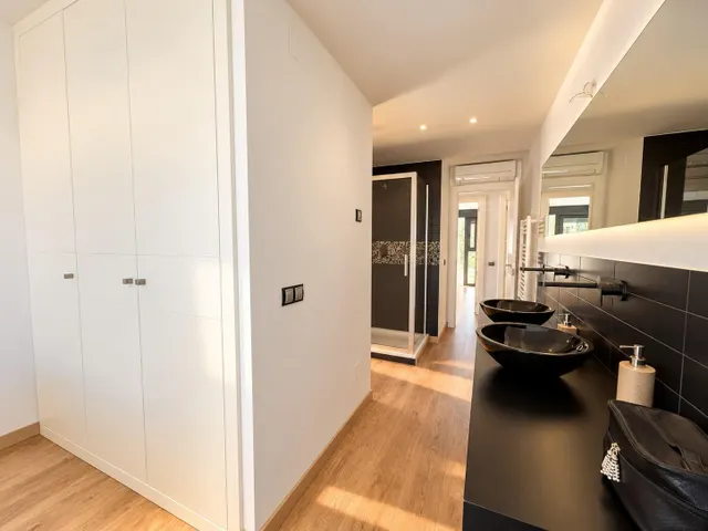 Preciosa casa de esquina con 3 dormitorios, amplia parcela privada y vistas panorámicas en Albir — 26