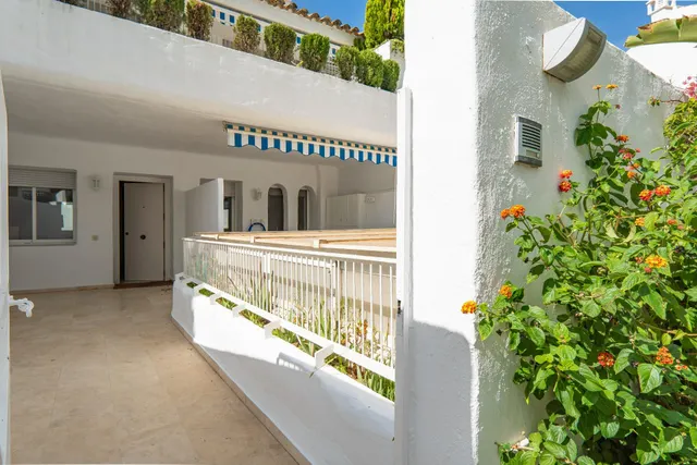 Amplio dúplex en Río Real, Marbella Este, junto a proyectos de alto valor — 48