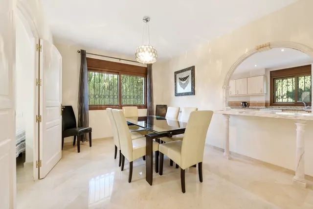 Chalet 5 habitaciones 337m² en venta - Costa Del Sol - foto 4