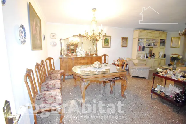 MUY AMPLIO Y EXTERIOR CON BALCÓN, GARAJE Y ASCENSOR - foto 3