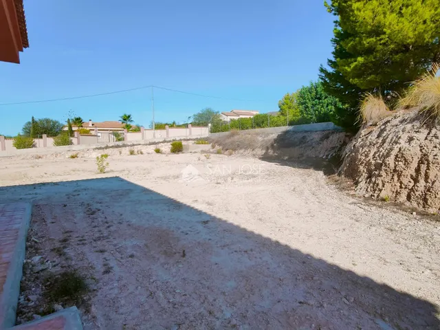 SE VENDE CHALET DE OBRA NUEVA AL LADO DEL PUEBLO DE MACISVENDA-ABANILLA — 29