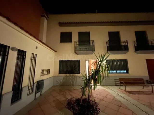 Amplia y Acogedora Casa de 3 Dormitorios con Garaje y Solári - foto 5