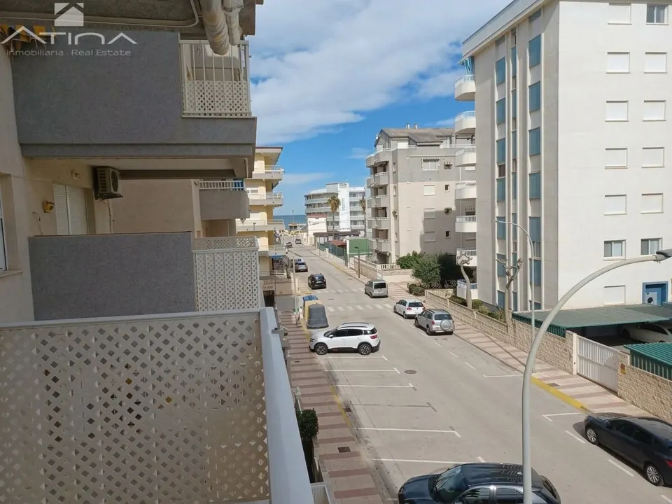 Apartamento con Vistas al mar e, orientación sur y la playa a solo 150 metros de la playa de Daimús