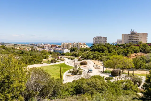 ESPECTACULAR BUNGALOW EN PLANTA ALTA CON PISCINA COMUNITARIA Y PLAZA DE GARAJE — 37