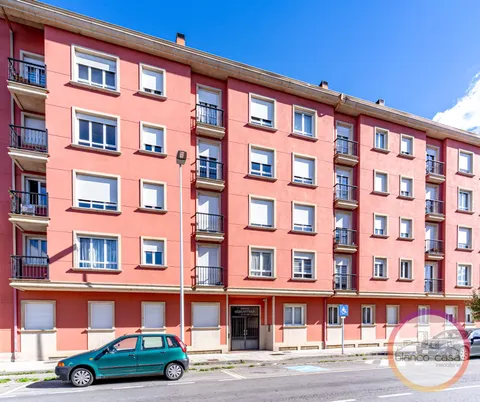 ¡ UN PISO CON TERRAZA DE MÁS DE 25 m2, GARAJE Y TRASTERO EN CARBALLO por 189.990€!