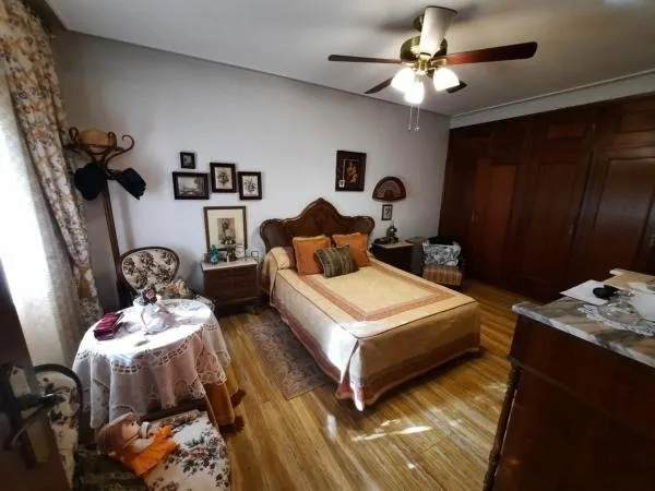 Magnifico chalet cercano al casco urbano — 35