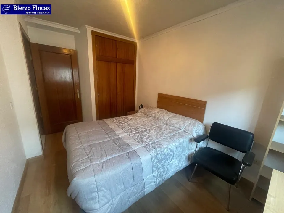 SE VENDE AMPLIO PISO EN NAVATEJERA