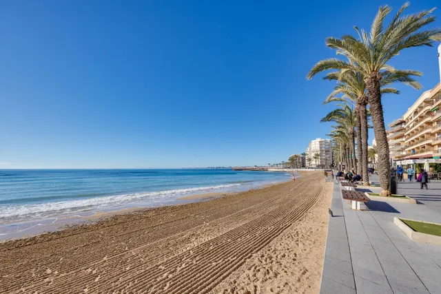 Bungalow de 3 dormitorios con piscina comunitaria en la playa de Los Locos — 48