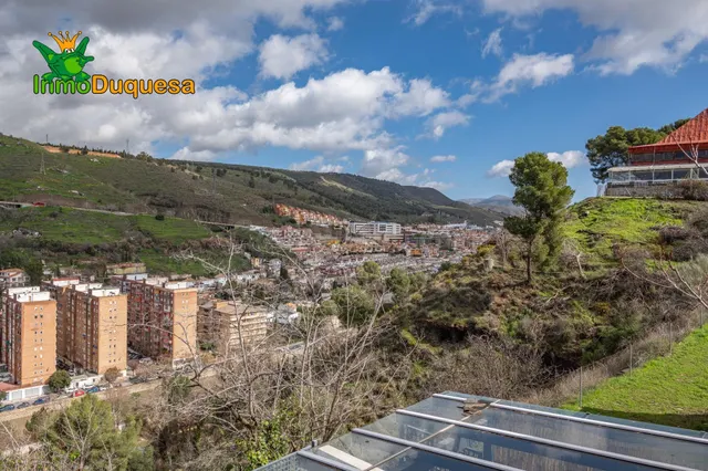 Casa pareada en "Urb. El Serrallo" con 5 dorm. - foto 4