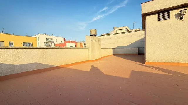 AMPLIO PISO CON TERRAZA — 17