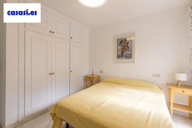 Casa independiente con piscina en La Zubia. — 18