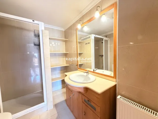 Piso con vistas en urbanización con piscina — 14