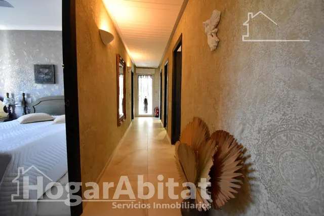 ¡chalet totalmente reformado con licencia turística! amplio con 4 viviendas independientes y piscina privada — 48
