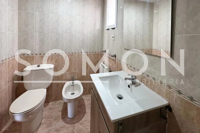 VIVIENDA EN ALQUILER EN LA CARRETERA DE MALILLA — 25