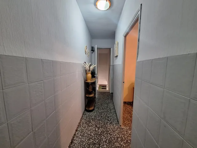 Amplia casa con 5 dormitorios, patio y planta baja ideal para garaje, negocio o proyecto — 28