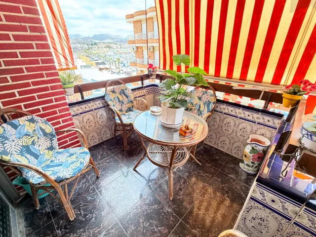 APARTAMENTO CON GRAN TERRAZA A UN PASO DEL MAR – PUERTO MAZA