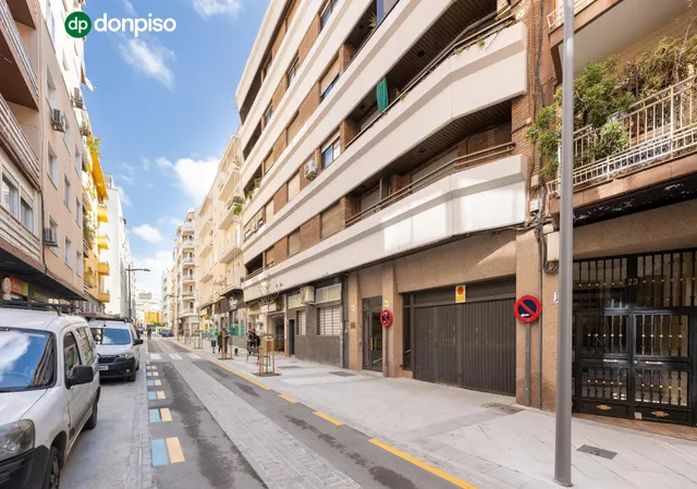 VIVIENDA EN ZONA CENTRO - ALHAMAR, CON PLAZA DE GARAJE Y CALEFACCIÓN — 28
