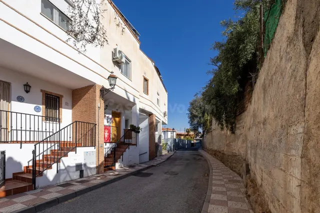 MARAVILLOSA CASA A POCOS MINUTOS DEL CENTRO DE LA ZUBIA - foto 4