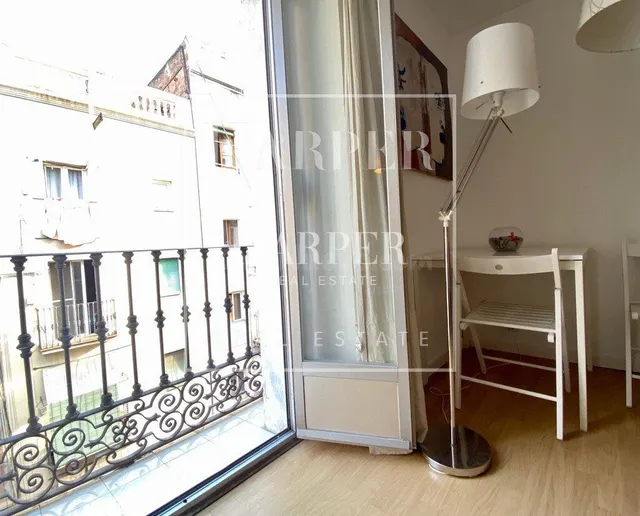 Para entra a vivir, un piso luminoso en  Barcelona ( Nou de Rambla ), — 5